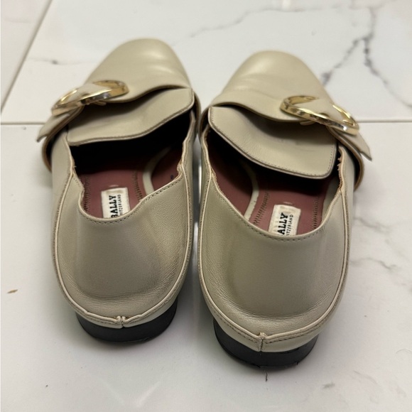 Bally Switzerland Beige Leather Loafers with Gold Accent Size 36 - Picture 3 of 4